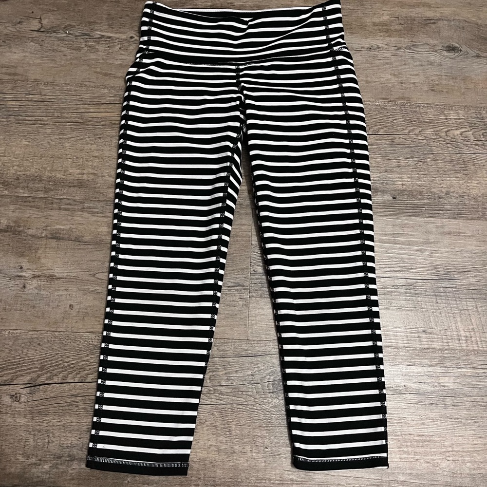 Athleta Striped Chaturanga Capri Crop Leggings Black White